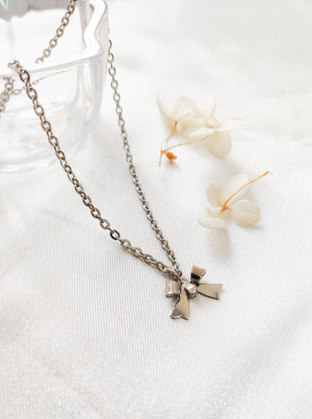 Dainty Handcrafted bow necklace