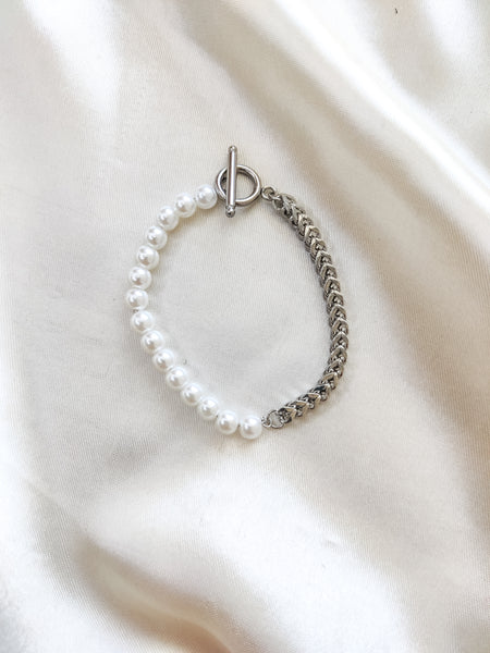 Pearl and Chain Handcrafted Bracelet